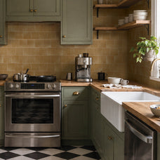 Brown peel-and-stick backsplash tile Smart Tiles in a kitchen